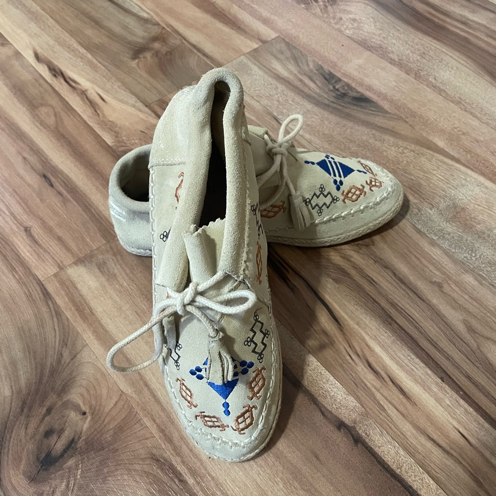 Limited Edition TOMS Moccasins Sz 8